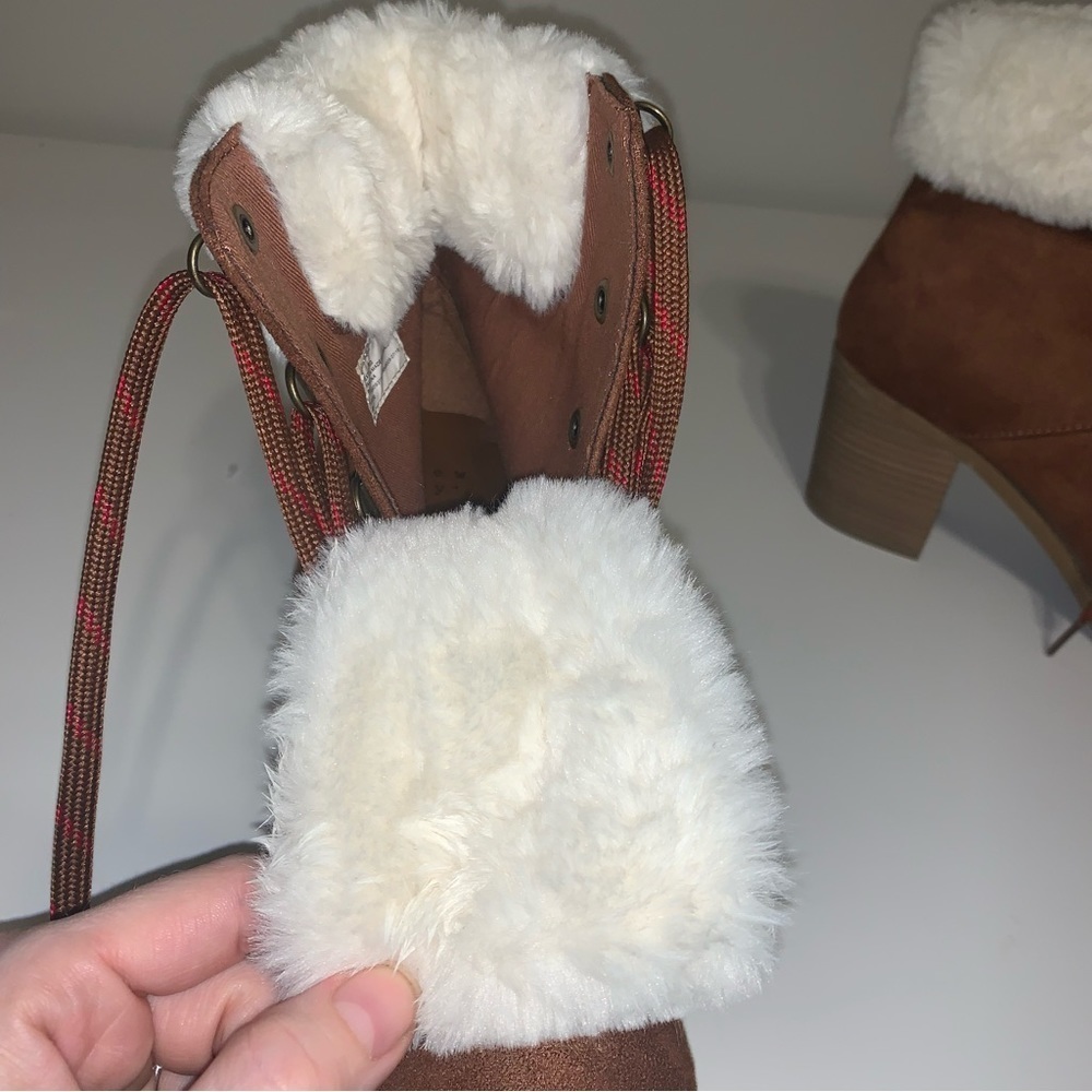 ☀️A New Day- Faux Fur And Faux Suede Lace-Up Booties Size 10 - Picture 7 of 12
